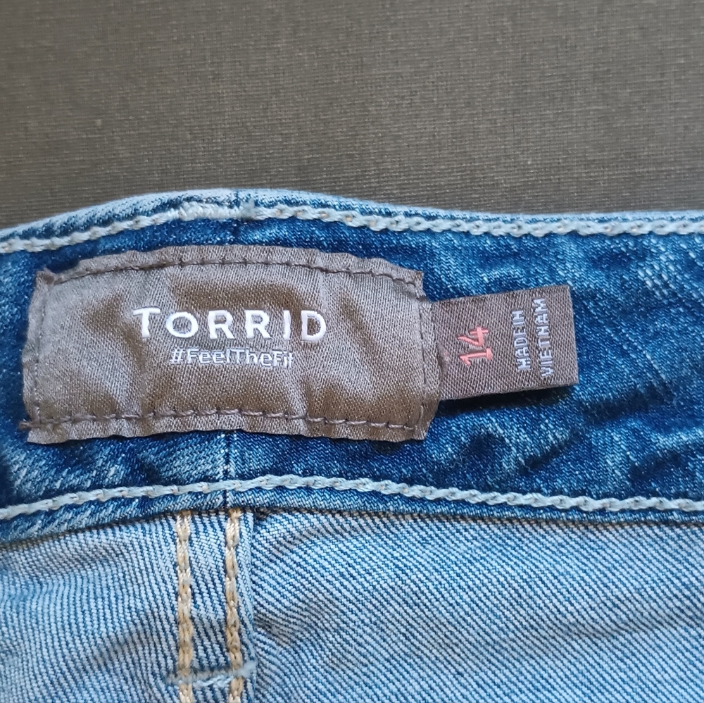 Torrid Women's Mid Rise Short - Picture 6 of 11